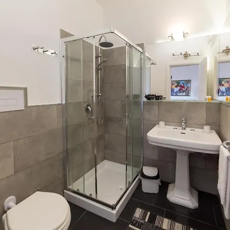 Opera House Bed and Breakfast 2*