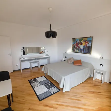 Bed and Breakfast Opera House 2*
