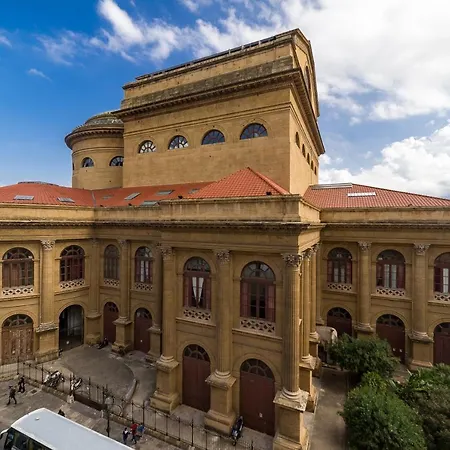 Opera House Frühstückspension 4*