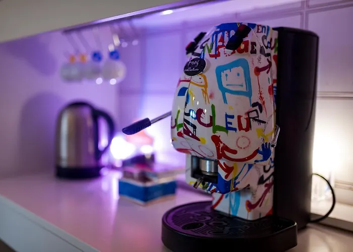 לינה וארוחת בוקר Opera House 4*