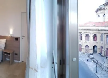 Opera House Oda ve Kahvaltı 4*